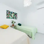 Panda House Apartment *