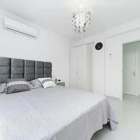 Apartment Panda House *
